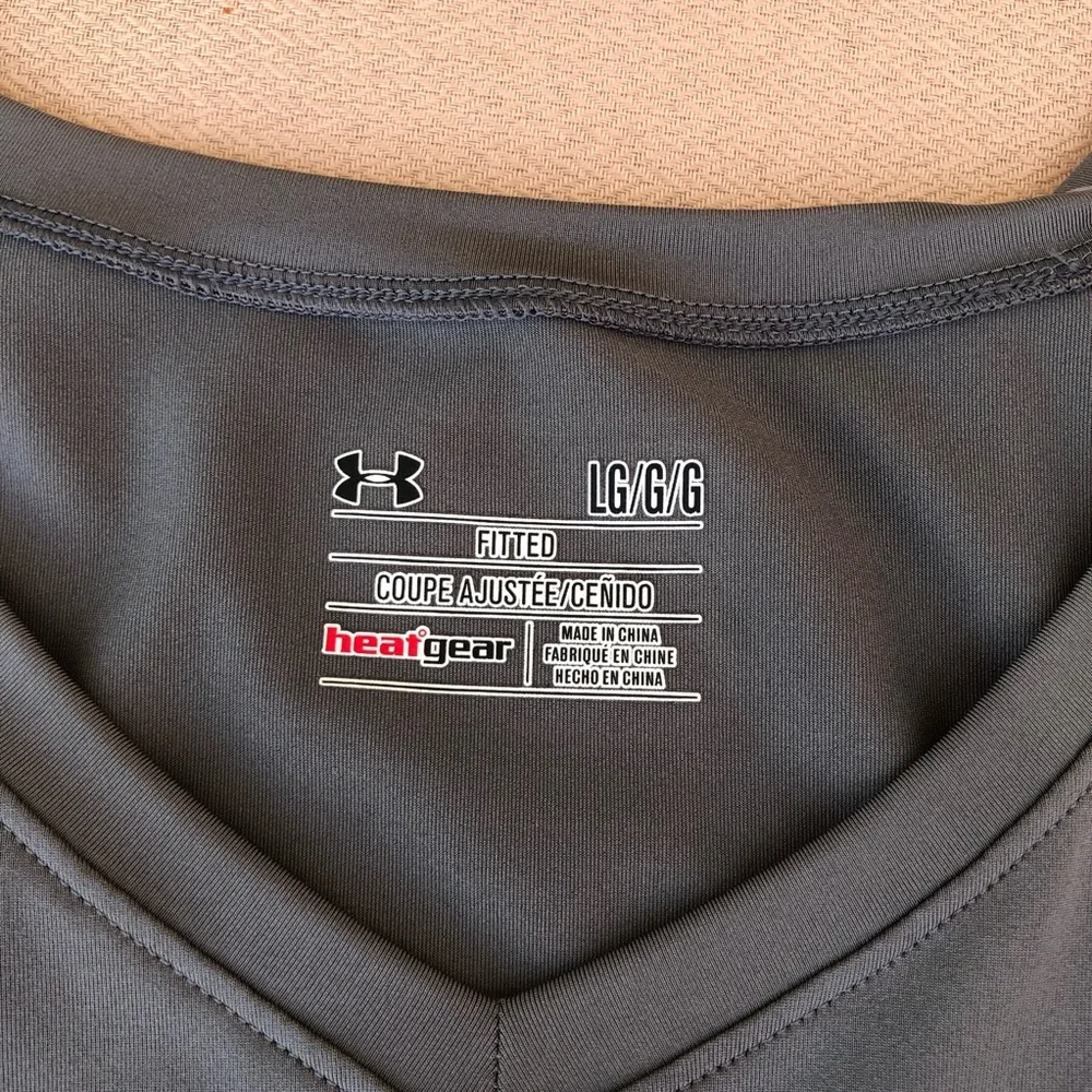 Under‎ Armour Heat Gear Gray White Short Sleeve Fitted Shirt Size L